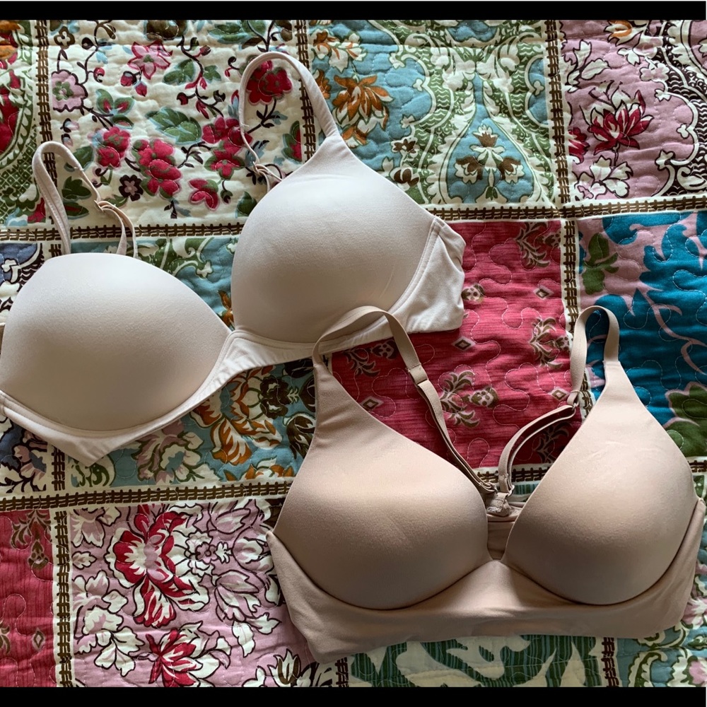 2 Victoria’s Secret Bras // 32D